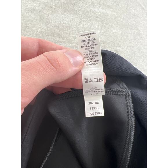 Spanx Assets All Over Faux Leather Vegan Leggings Pants - Picture 6 of 9